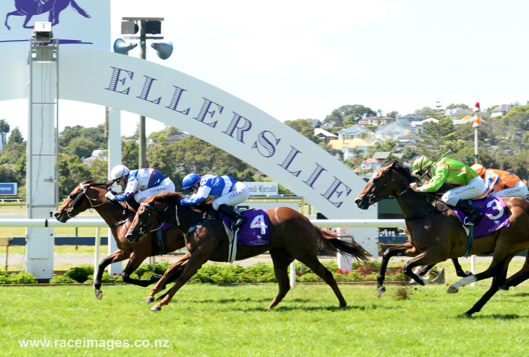 Mr Tiz Trophy makes it a hat trick