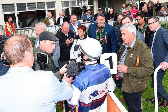 Go Racing | Winner Press Mob